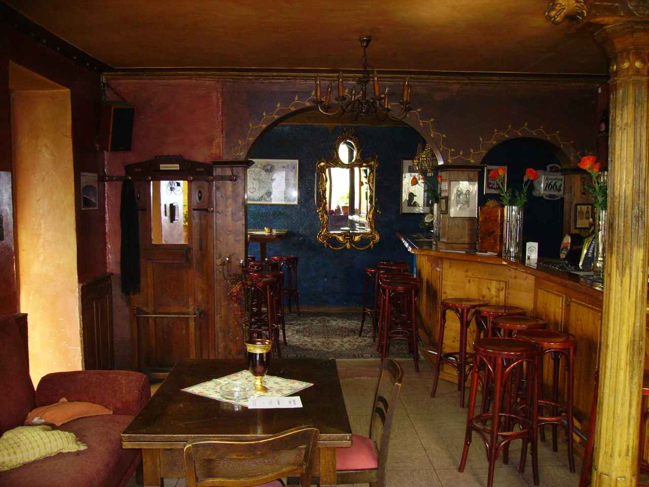 Cocktail Bar Royal Blue